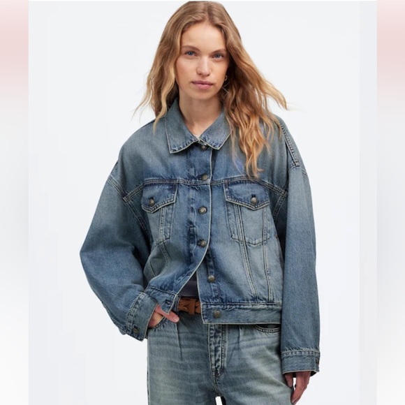 Madewell Jackets & Blazers - Madewell // NWT Relaxed Crop Jean Trucker Jacket in Billings Wash